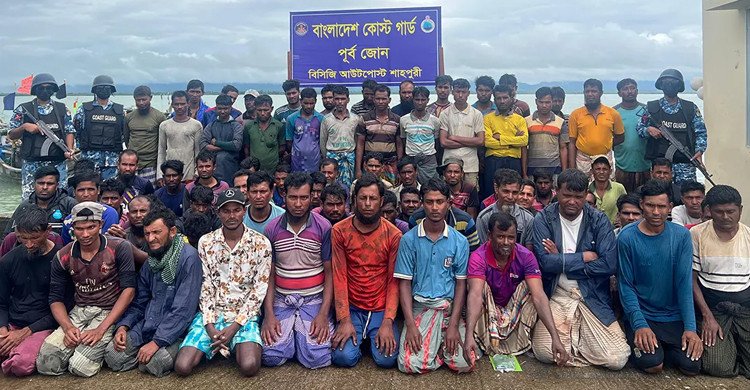 ১৯ ট্রলারসহ ১২২ জেলেকে ফিরিয়ে আনল কোস্টগার্ড